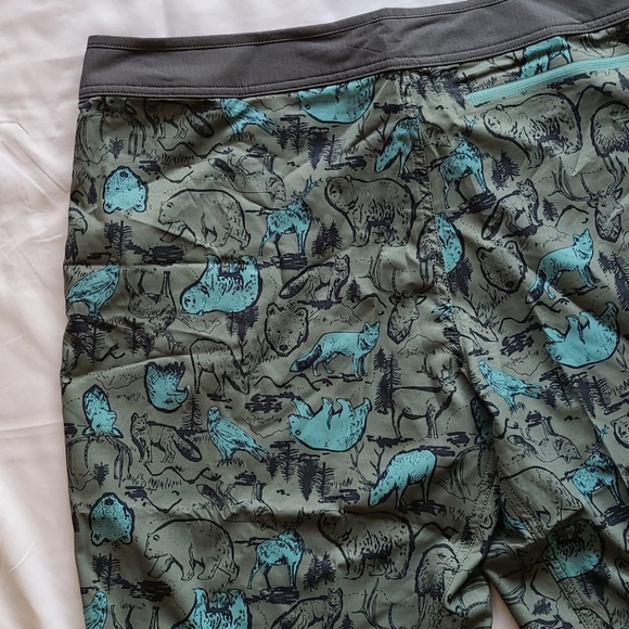 *Host pick* Wildlife! North Face board shorts - Picture 16 of 16